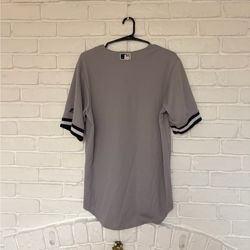 Men’s small New York Yankees majestic button up mlb jersey - Picture 4 of 4